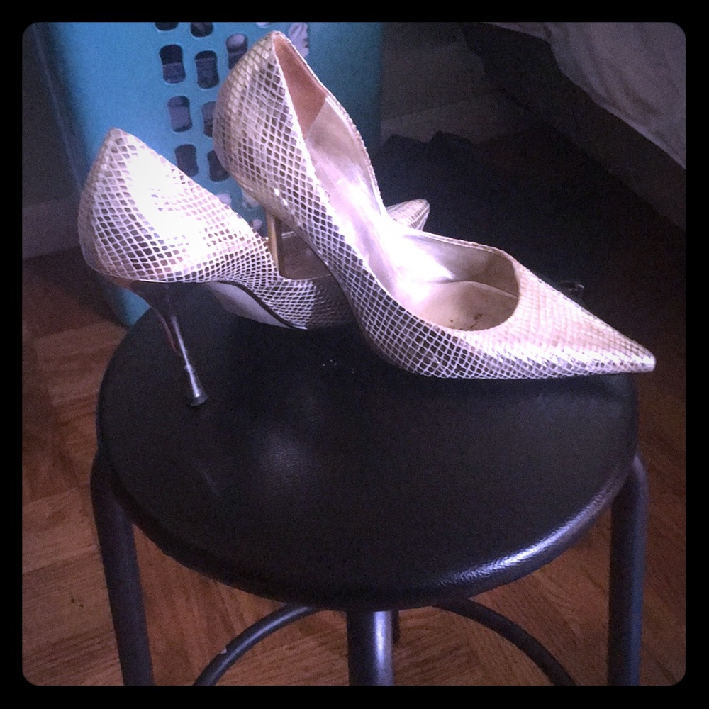 Authentic Guess all Gold Pumps